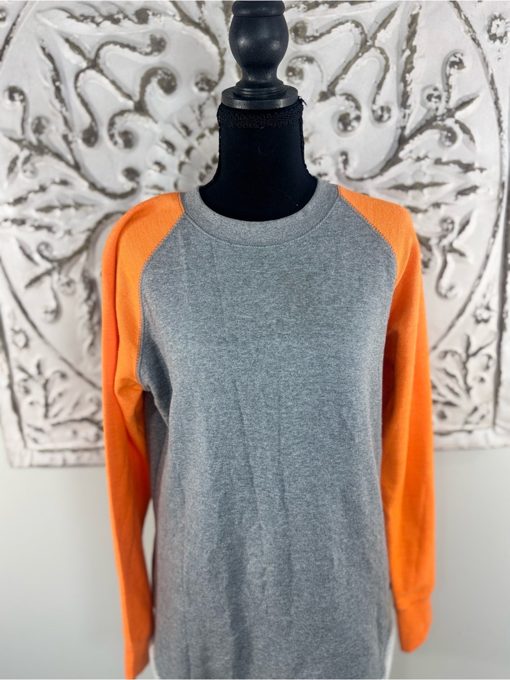 NWT Pennant Sportswear Gray Orange Raglan Sweatshirt Size M Colorblock Crewneck